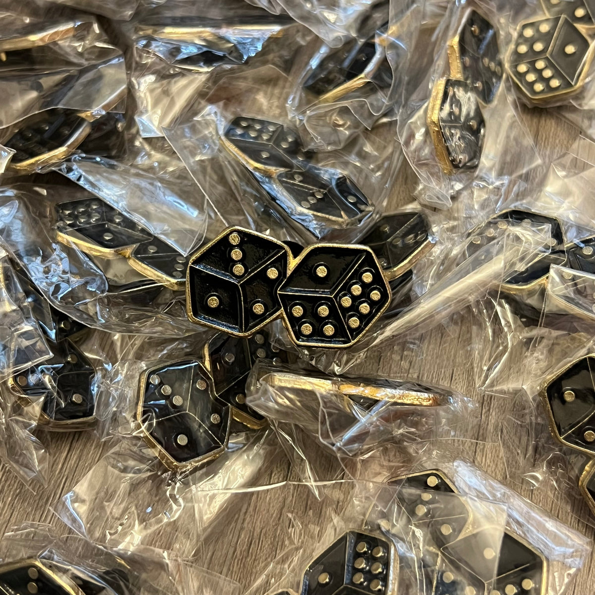 Pin metálico
