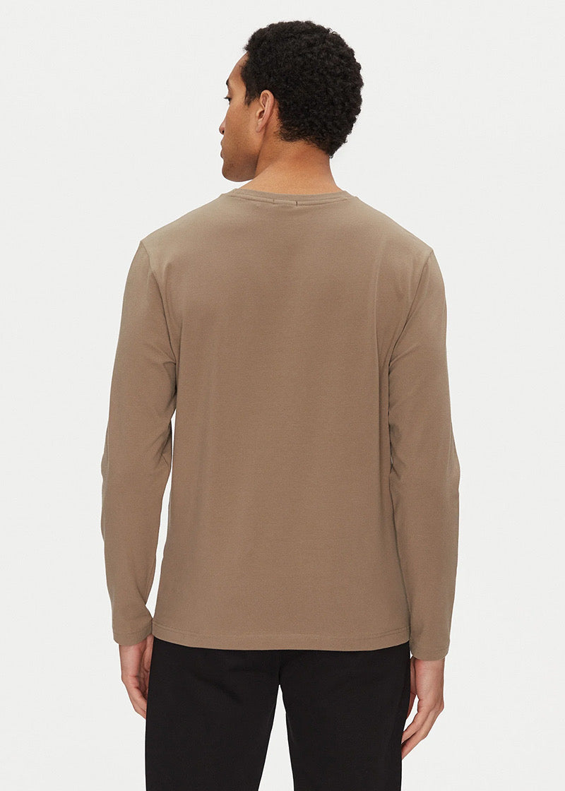 Playera BOSS manga larga Strech