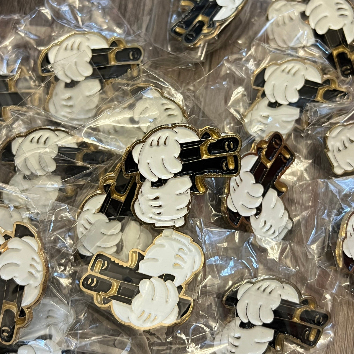 Pin metálico