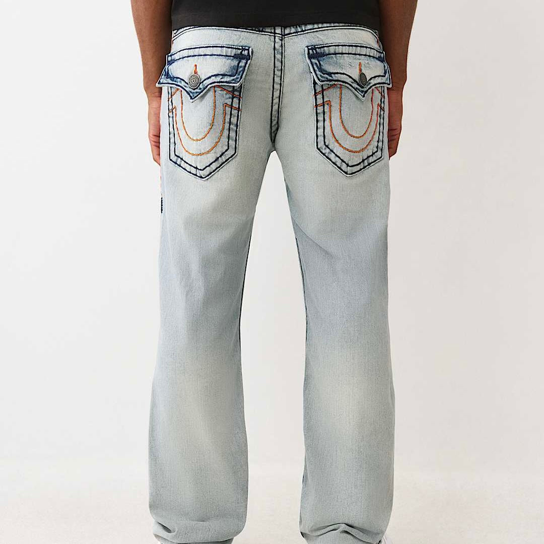 TRUE RELIGION
Corte Ricky
Relaxed Straight