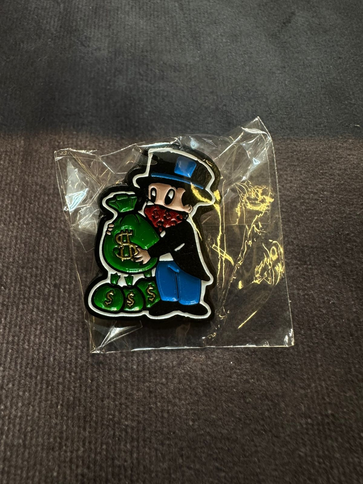 Pin metálico