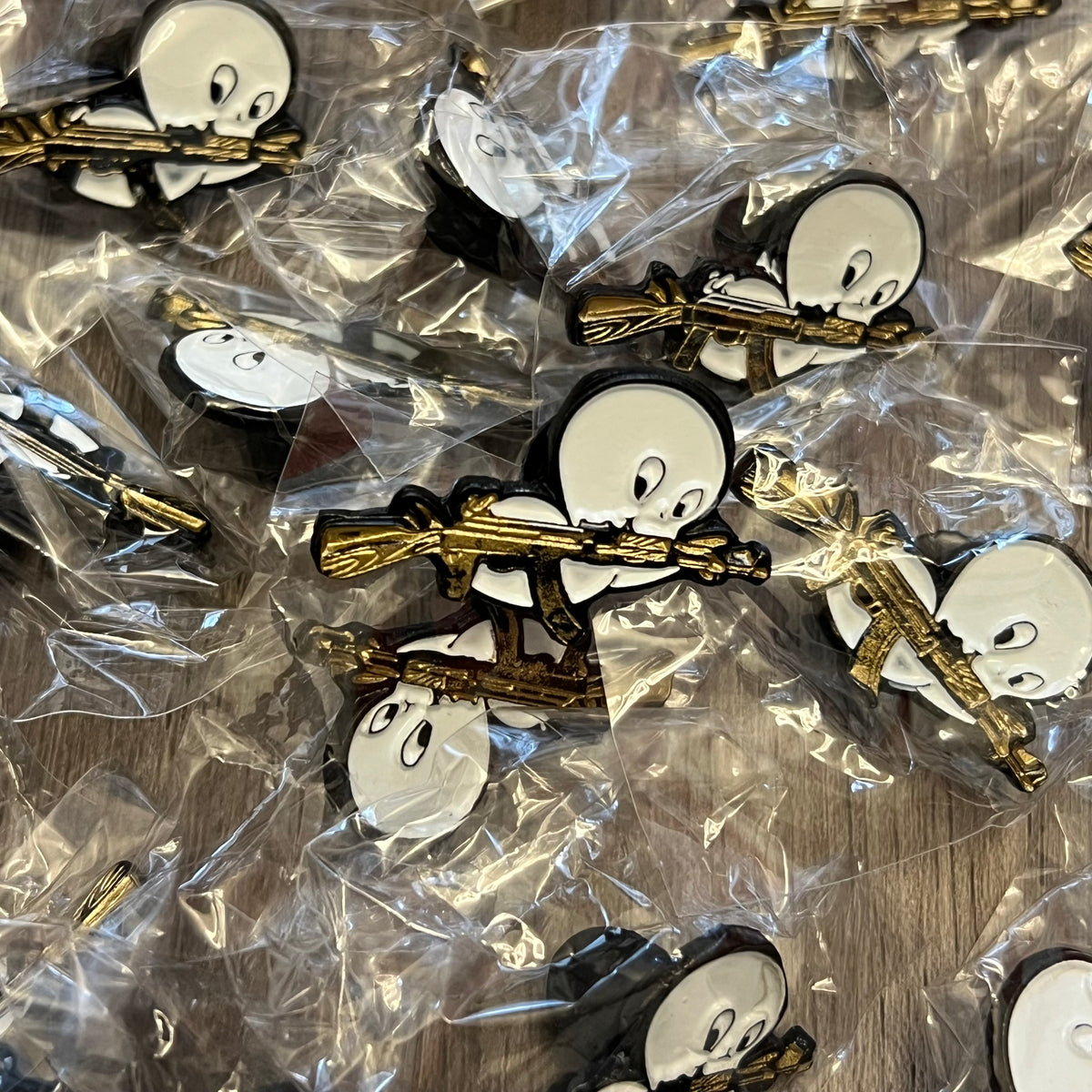 Pin metálico