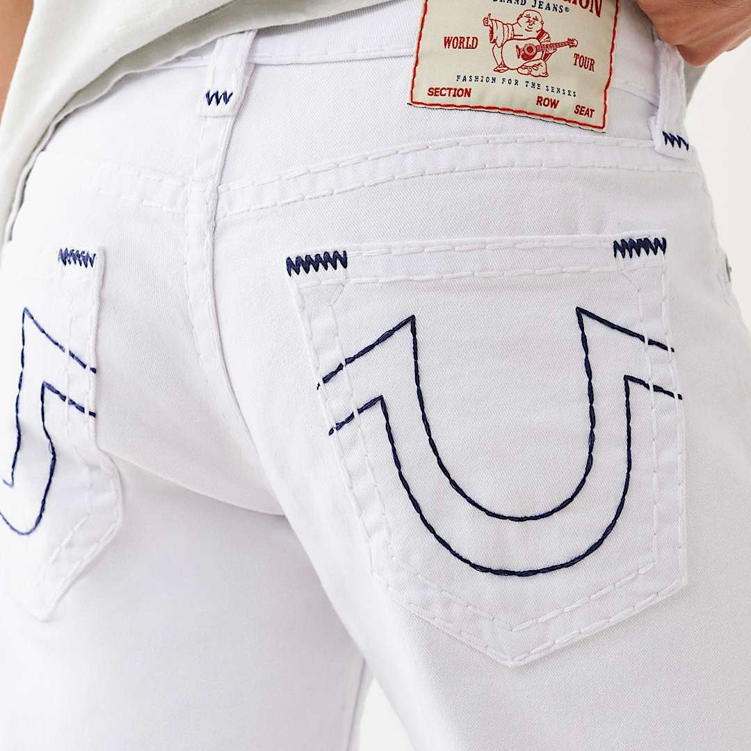 TRUE RELIGION
Corte Ricky
Relaxed Straight