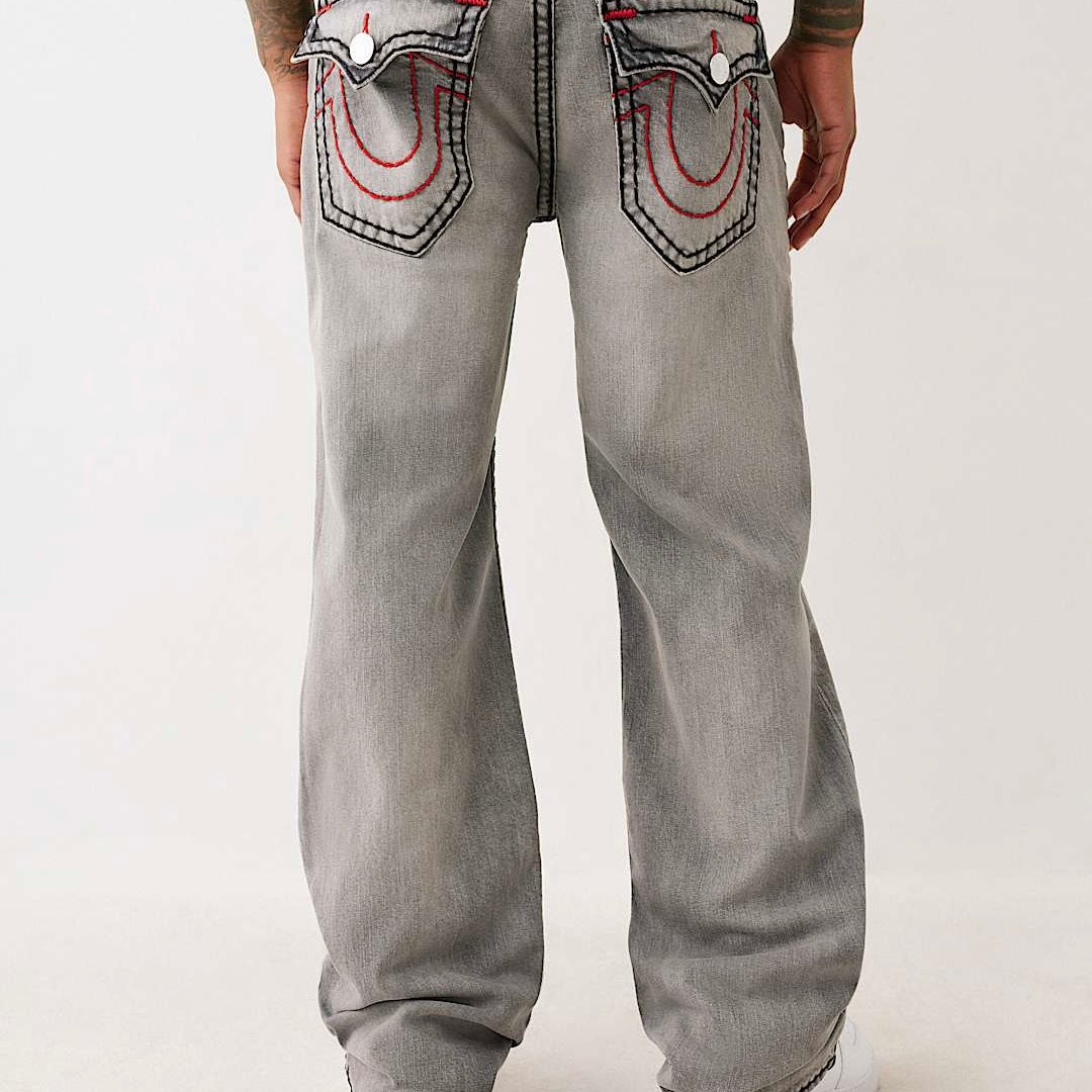 TRUE RELIGION
Corte Bylly
Relaxed Bootcut
