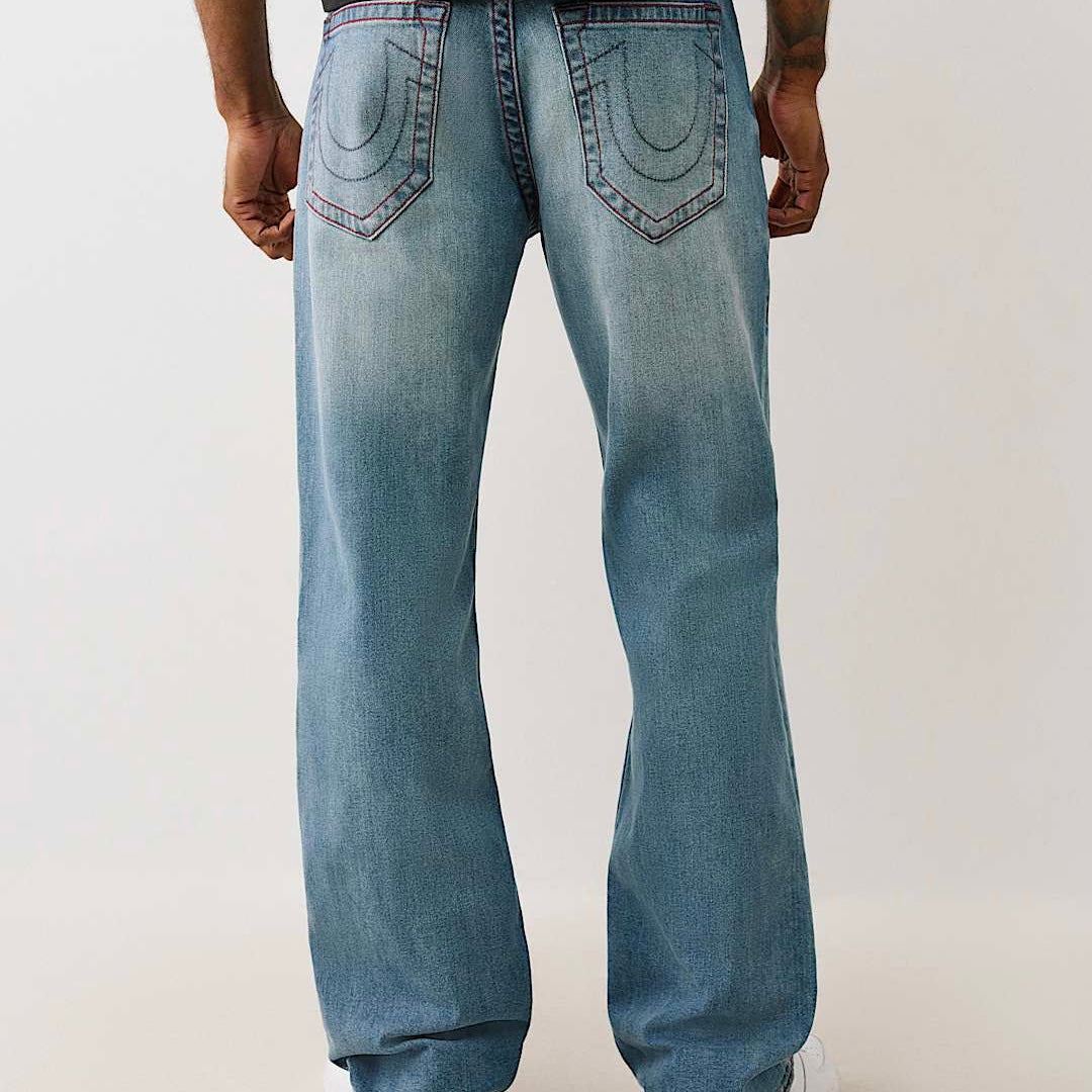 TRUE RELIGION
Corte Billy
Relaxed Bootcut