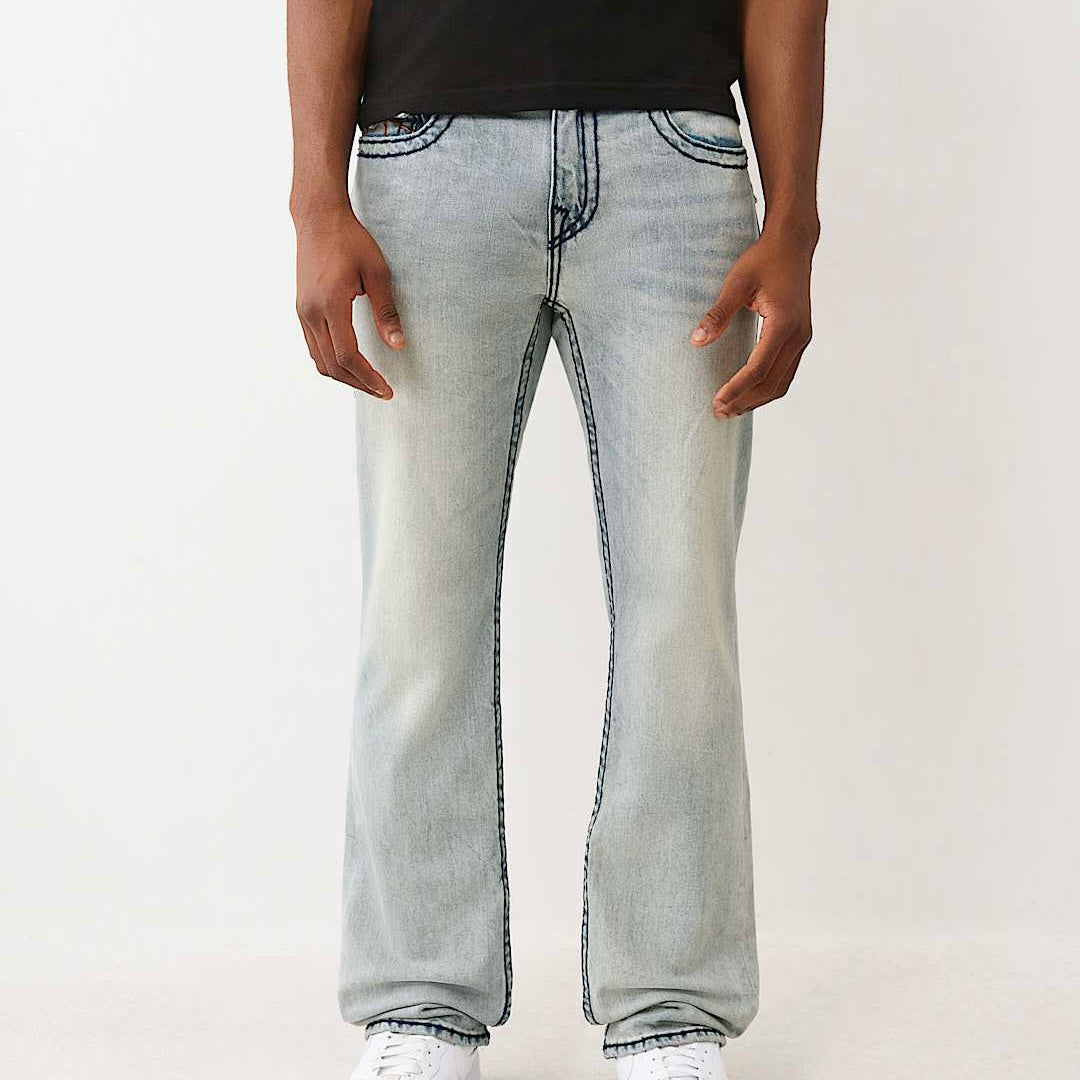TRUE RELIGION
Corte Ricky
Relaxed Straight
