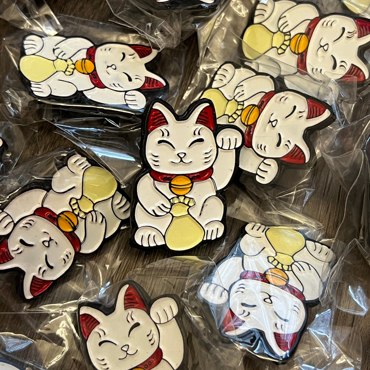 Pin metálico