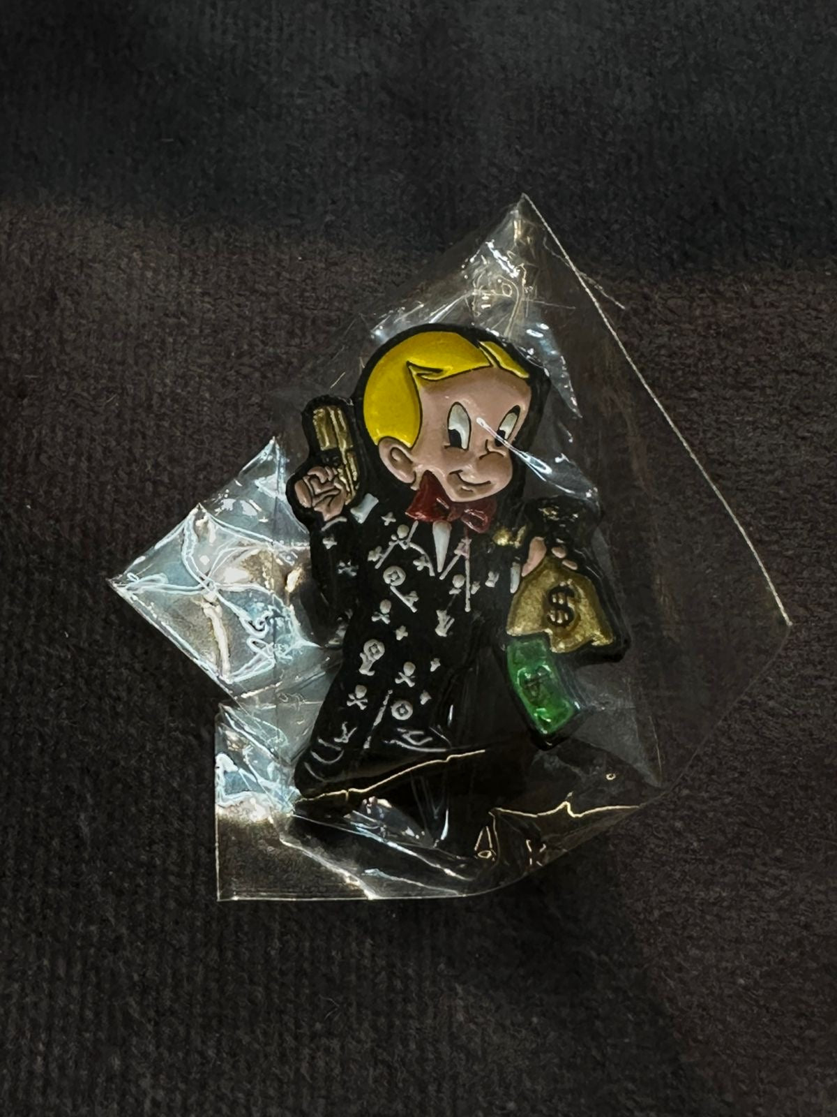 Pin metálico